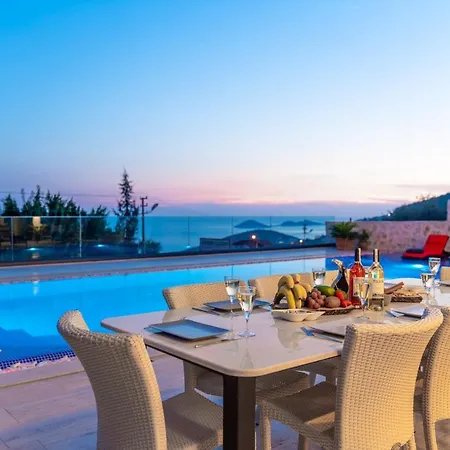 Kalkan'da Luks Esyali 5+1 Kiralik 2 Havuzlu וילה *