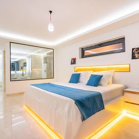 Kalkan'da Luks Esyali 5+1 Kiralik 2 Havuzlu וילה קס