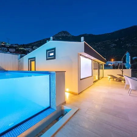Kalkan'da Luks Esyali 5+1 Kiralik 2 Havuzlu וילה