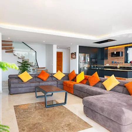 Kalkan'da Luks Esyali 5+1 Kiralik 2 Havuzlu וילה קס