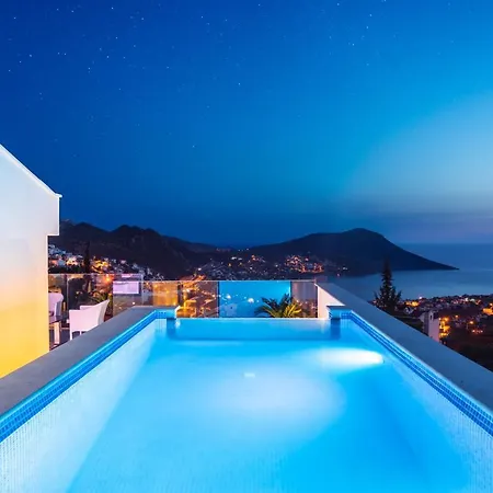 Kalkan'da Luks Esyali 5+1 Kiralik 2 Havuzlu *