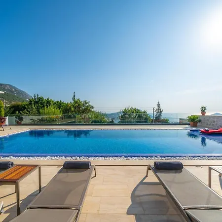 וילה Kalkan'da Luks Esyali 5+1 Kiralik 2 Havuzlu